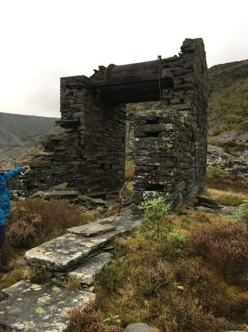Cosy Terrace Cottage Built Into The Mountain Side. Blaenau Ffestiniog Exterior photo